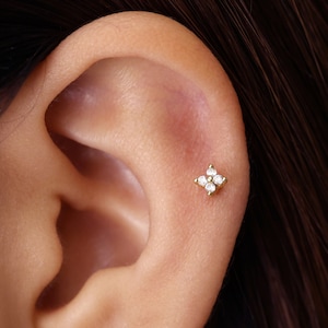 18G / 16G Kleine Muschel Blume flache Rückseite Labret Ohrstecker • 925 Sterling Silber • Tragus • Flacher Ohrring • Helix • Muschel Ohrring • Knorpel