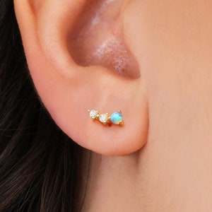 Blue Opal x CZ Tiny Climber oorknopjes • Opal CZ sierlijke oorbellen • kleine gouden oorstekers • minimalistische oorbellen • elevado-sieraden