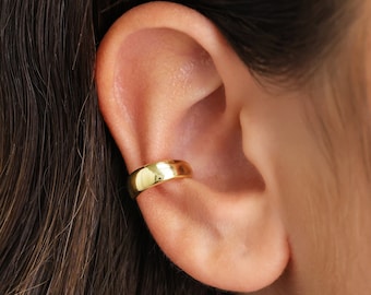 Thick Conch Hoop Earring • conch ear cuff no piercing • gold ear cuff • ear cuff non pierced • conch cuff • huggie hoop earrings