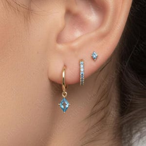 Zestaw kolczyków-kółek z akwamarynem • Srebro próby 925