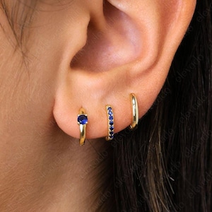 Sapphire sierlijke hoepel cadeau stapelset • gepersonaliseerd cadeau voor haar • cadeau bruidsmeisje • cadeau voor moeder • gouden hoepel • geboortesteen sieraden