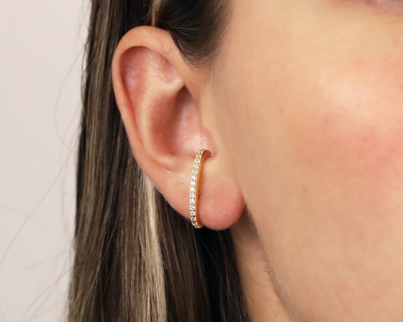 Pendientes pavimentados escaladores de orejas de oro pendientes de puño pendientes de aro de oro joyería minimalista imagen 1