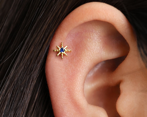 Boucles d'oreilles à tige en or avec cartilage étoile saphir 18G