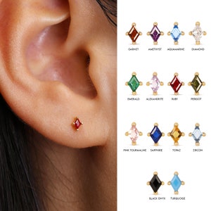 NUEVO Aretes de diamantes pequeños Aretes delicados con circonitas Aretes de oro Aretes pequeños Aretes minimalistas Aretes con piedra de nacimiento imagen 1