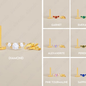 Op de afbeelding: Een set van 10 gouden lichaamsieraden met verschillende gekleurde edelstenen. De edelstenen zijn in een gebogen vorm gerangschikt en omvatten diamant, granaat, smaragd, alexandriet, peridoot, roze toermalijn en saffier.