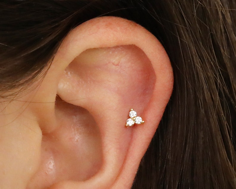 18G Flower Cartilage Labret Gold Stud Earrings • conch earrings • tiny earrings •  cartilage stud • helix stud • tragus studs • flat back 