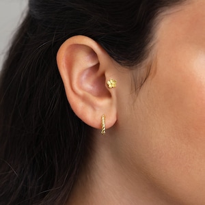 18G/16G Dainty Flower Cartilage Gold Stud Earrings tragus stud flower conch earrings cartilage helix stud flat back labret stud image 3