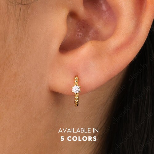 Pendientes de aro con cuentas de piedras preciosas • aros con cuentas • pendientes de aro dorados • pendientes delicados de piedras preciosas • aros minimalistas