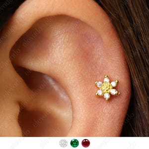 18G/16G Tiny Flower Tragus Flat Back Labret Stud • 925 Sterling Silver • Tragus • Flat Back Earring • Helix • Conch Earring • Cartilage