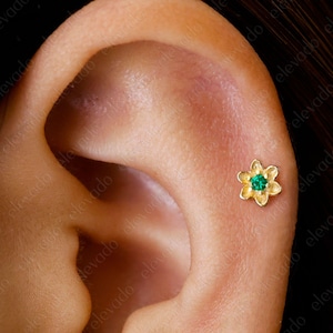 18G / 16G Smaragd Daisy flache Rückseite Labret Bolzen • Knorpelohrring • Tragus • Muschel Bolzen • Knorpel Bolzen • Innen mit Gewinde versehen