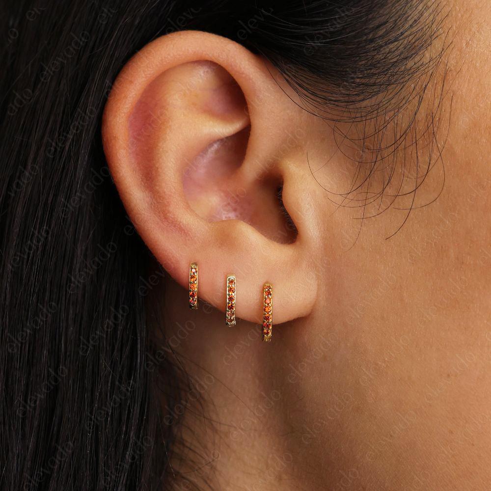 Orecchini Huggie in oro massiccio 14k con turchese: gioielli con