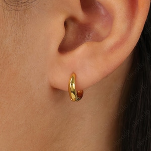 Hexagonal Wavy Statement Hoops • small hoop earrings • hoop earrings • dainty hoops • gold hoops • huggie hoop earrings • geometric earrings