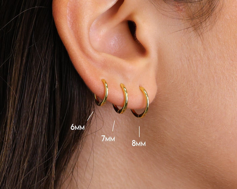 Simple Everyday Huggie Hoop Earrings rounded hoop earrings cartilage hoop gold conch hoop small helix hoop huggie tragus hoop zdjęcie 1