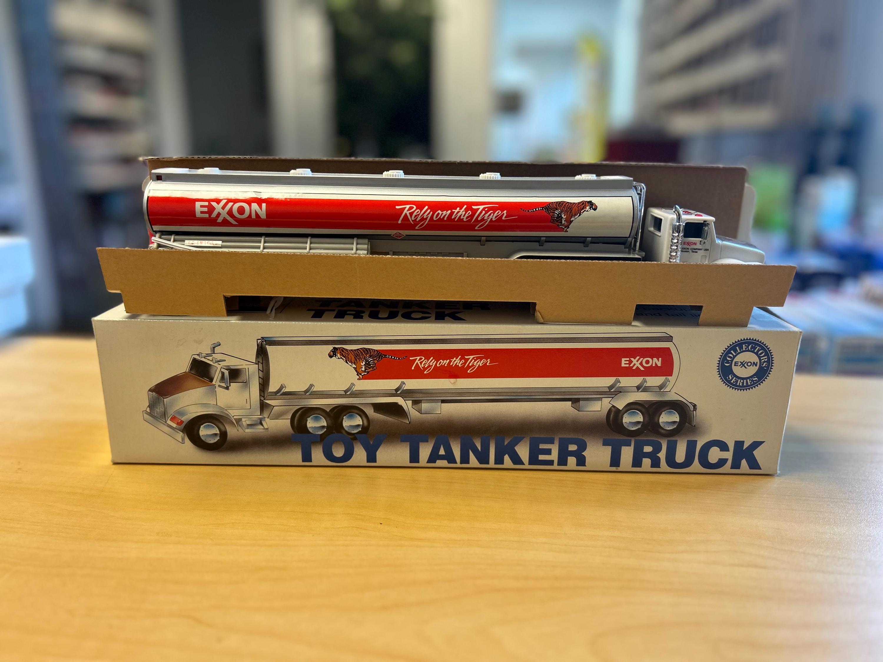 EXXON エクソン 大型タンクロリー　非売品　1997年製　未使用品　箱付き EXXON エクソン 大型タンクロリー 非売品 1997年製 未使用品 箱