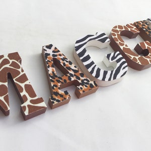 Safari Kinderzimmer Dekor, Dschungel Kinderzimmer Namensschild, Animal Print Kinderzimmer Buchstaben, Safari Baby Shower Große Wandbuchstaben, Spielzimmer Zeichen