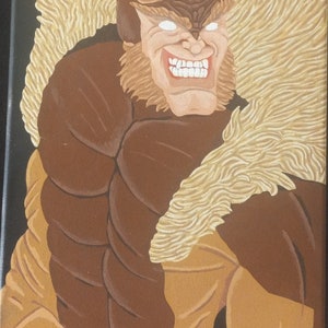 Może przedstawiać: Malowanie przedstawiające brązowe i beżowe, futrzane stworzenie o groźnym wyrazie twarzy. Stworzenie ma ostre zęby i białe oczy. Obraz jest podpisany "GR'24" w prawym dolnym rogu.