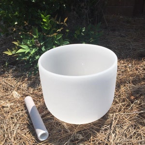432Hz 8 Inch G Note Throat Chakra Frosted Quartz Crystal Singing Bowl, Musical Clear Sounds, Healing Meditation bowl with a mallet & O- ring