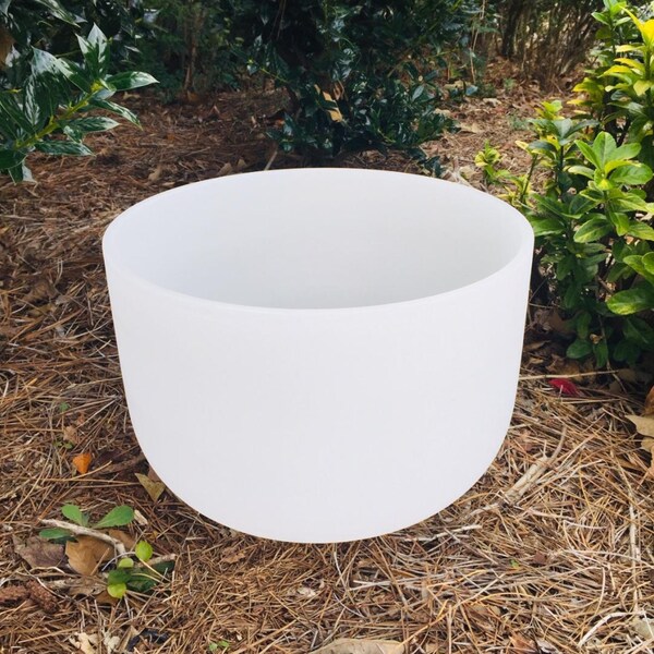 432Hz 20 Inch D Note Sacral Chakra Frosted Quartz Crystal Singing Bowl Musical Sound Healing Meditation Bowl with a mallet & rubber ring