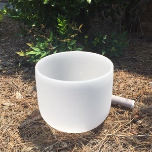 432Hz 9 Inch A Note 3rd Eye Chakra Frosted Crystal Singing Bowl, Musical Clear Sounds, Healing Chakra Meditation bowl with a mallet & O-ring