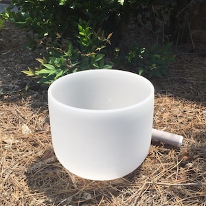 432Hz 9 Inch G Note Throat Chakra Frosted Quartz Crystal Singing Bowl Musical Sound Healing Chakra Meditation Bowl with mallet & rubber ring