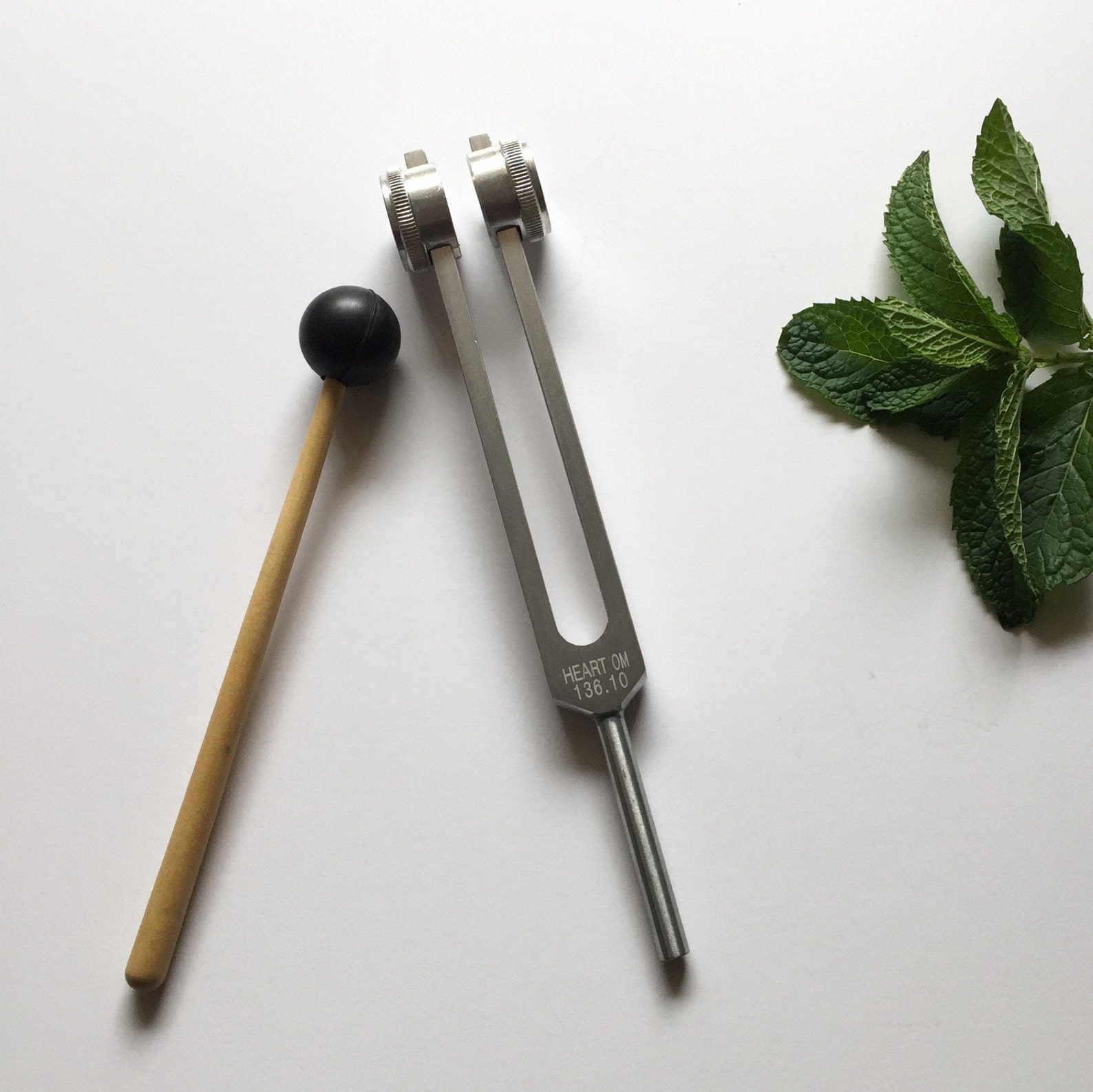 Brrnoo 136.1Hz Diapason, Diapason médical en Alliage d'aluminium Yoga Outil de réglage de Brrnoo 136.1Hz Diapason, Diapason médical en Alliage d'aluminium Yoga Outil de réglage de