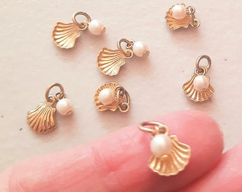 Gold Mini Seashell Charm with Pearl Mini Seashell Charm, Beach Jewelry, Oyster Charm, Summer Necklace Charms, Tiny Gold Charms for Bracelets