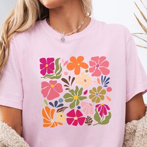 Comfort Colors® Flower T-Shirt Boho Wildflowers Floral Graphic Tee, Botanical Shirt, Flower Shirt for Women Flower Shirt Gift for Gardener