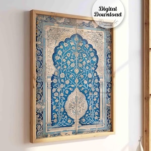 Könnte beinhalten: Ein gerahmter Druck eines blauen und weißen Blumenmusters mit einem traditionellen Torbogen. Das Design erinnert an islamische Kunst und Architektur.