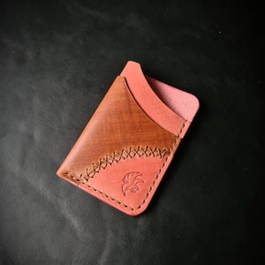 Cartera de tarjeta hecha a mano hecha de whisky y cuero rosa Mozart, cartera de cuero Edc, cartera de tarjeta minimalista, cartera de bolsillo delantero