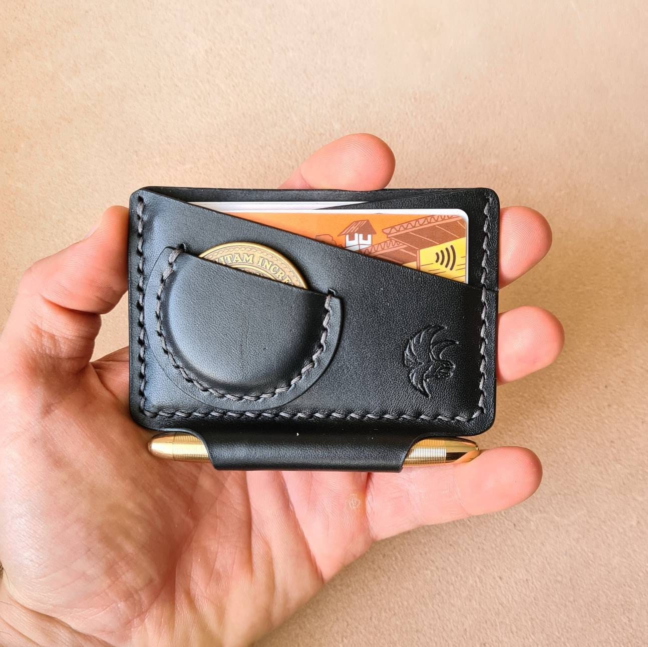 コインポケットとフィッシャースペースペン用スロット付きレザーEDC