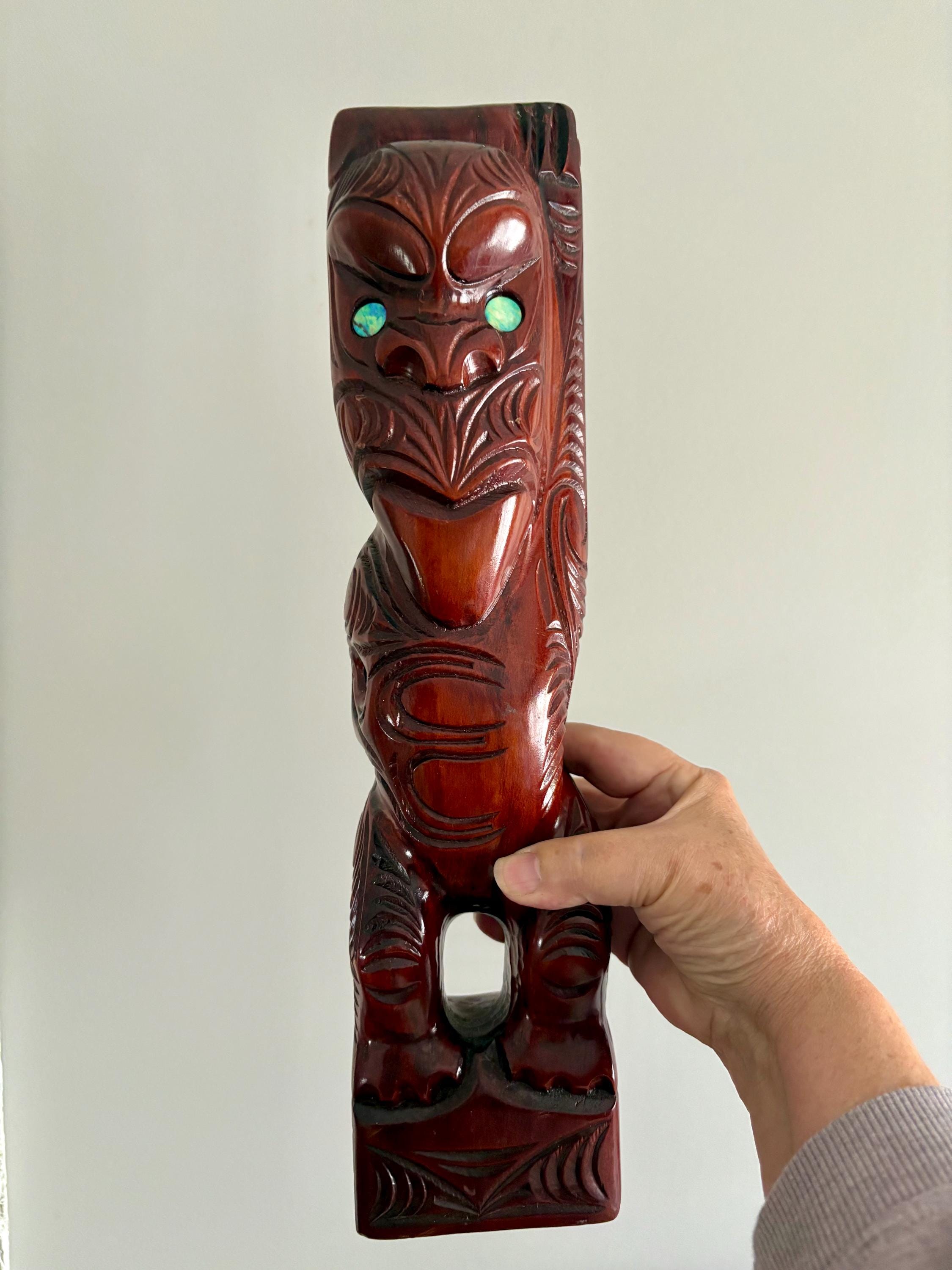 ニュージーランドのマオリ族の木製彫刻像、手彫り、パウア貝、特大 15