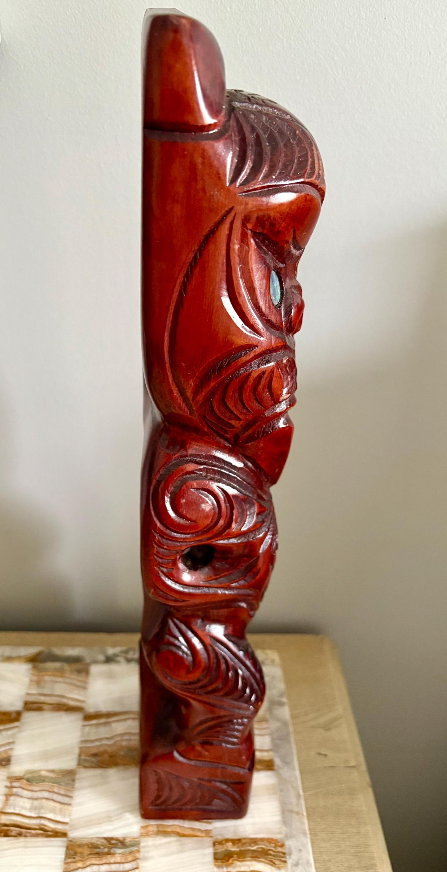 ニュージーランドのマオリ族の木製彫刻像、手彫り、パウア貝、特大 15