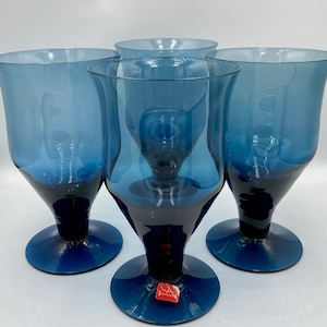 Vintage MILNOR SWEDEN, MCM Weinkelche, 1970er Jahre, Denby von Schweden, rauchblaues Glas, Mid Century, Skandinavischer Moderner Stil, 4er Set, Aufkleber