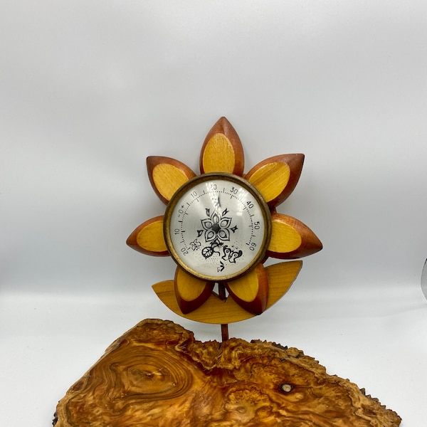 thermomètre en bois vintage, années 1990, flower power, boho design, MCM inspiré, fabriqué à la main, marguerite folle, fleur de lotus, tournesol, celcius temp