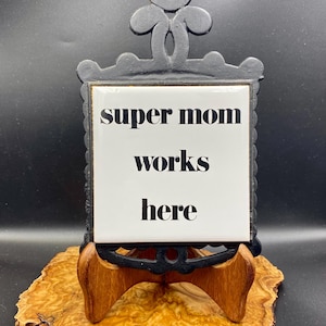 Vintage KK Iron and ceramic tile trivet, Taiwan, SUPER MOM, kitchen trivet, black and white, bold lettering, 1980s, wall hanging, classic