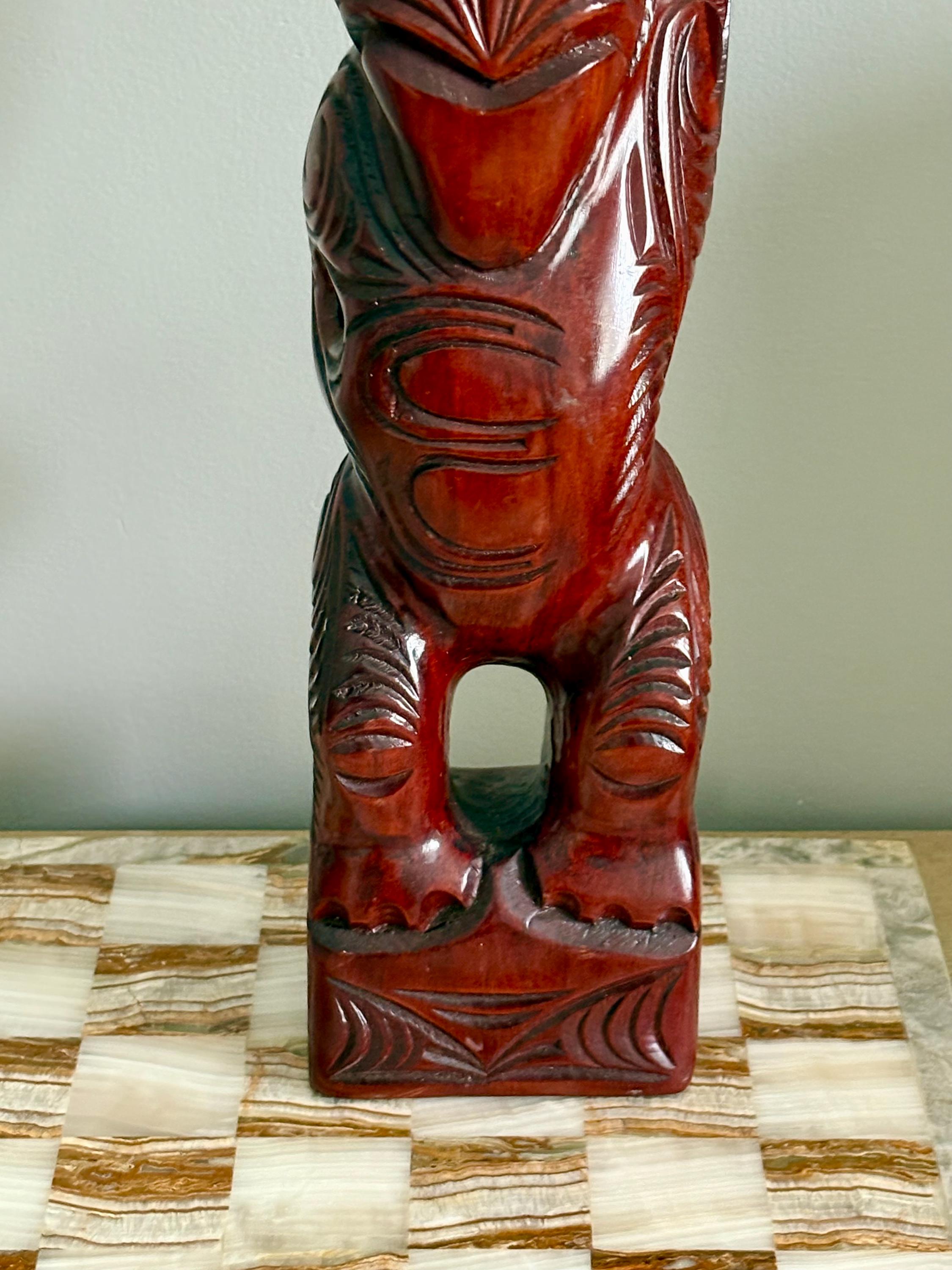 ニュージーランドのマオリ族の木製彫刻像、手彫り、パウア貝、特大 15