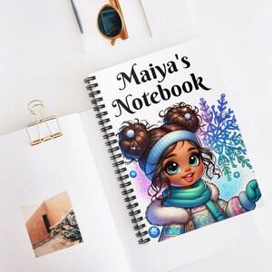 Cuaderno en espiral personalizado para niños, vibrante y lindo (con rayas) para días festivos, cumpleaños o cualquier ocasión especial. ¡Agregue cualquier nombre!