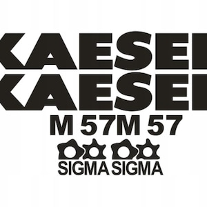 Op de afbeelding: Zwart-wit logo met de naam "KAESER" twee keer boven elkaar, met "M 57M 57" eronder. Het woord "SIGMA" wordt twee keer herhaald met een stervormig ontwerp erboven. Op een witte achtergrond.