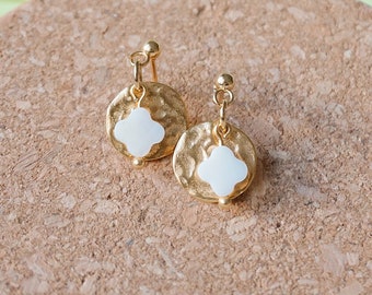 Aure earrings - mother-of-pearl and hammered pastille
