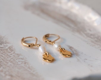 Boucles Marguerite - perles d’eau douce et petite fleur