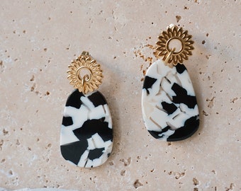 Resin earrings - black & white