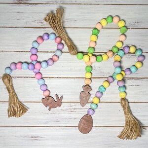 Guirlande de perles de bois, perles de ferme, décor de Pâques pastel, décor de printemps de ferme, décor de plateau à plusieurs niveaux, cadeau d&#39;anniversaire pour femme, décor perlé