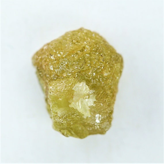 Diamant Naturel Brut Cubique Jaune Foncé - 0,72 Carats - Opaque - Non Modifié