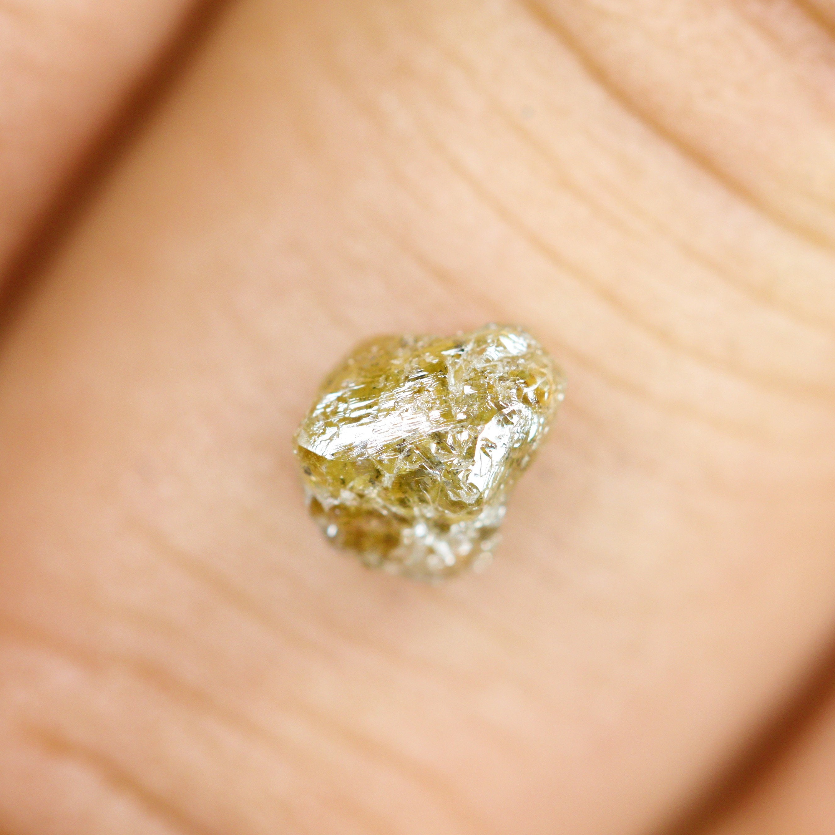 Diamant Naturel Brut Cubique Jaune Foncé 0,72 Carats - Neuf Sans Emballage, Opaque