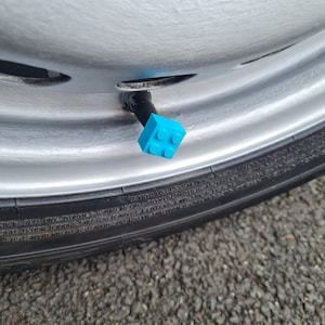 Neuheit Lego Ventil Staubkappen Universal Fit viele Farben Ford BMW Car Van Bike