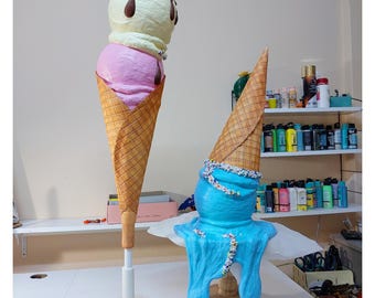 巨大なアイスクリームコーンの小道具 – アイスクリームショップ