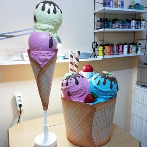 Set van 2 gigantisch ijs Nep ijshoorntje storefront decor bakkerij ontwerp feestdecoratie