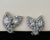 Vintage Rhinestone crystal leaf petal quot Weiss quot clip on earrings costume jewelry artdeco