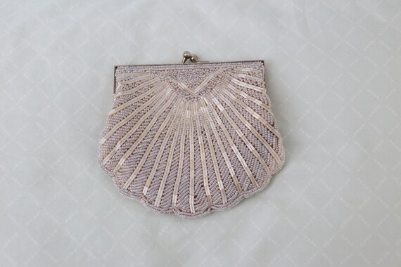Vintage 1960's handmade ivory beaded seashell clut