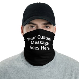 Pode incluir: Uma máscara facial preta com o texto "Your Custom Message Goes Here" em branco.